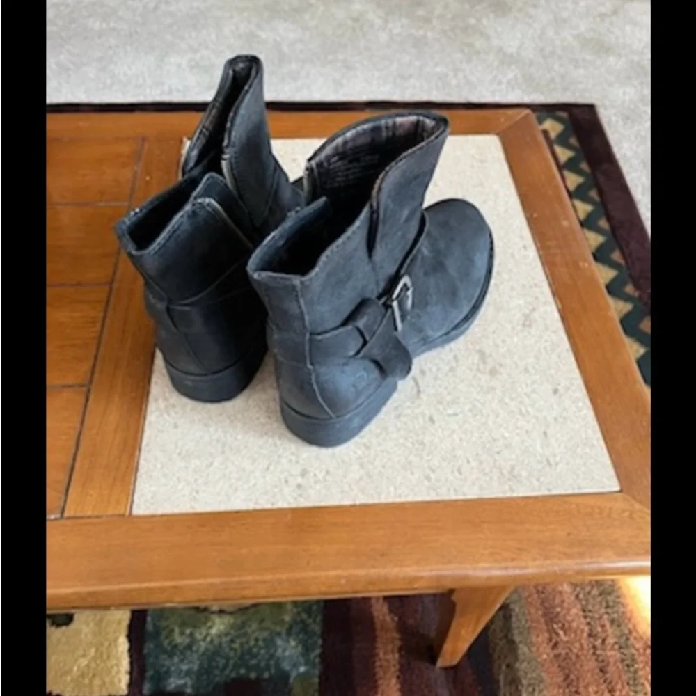 Born Women's Black Leather Ankle Boots Size 6  Excellent LIKE NEW Condition